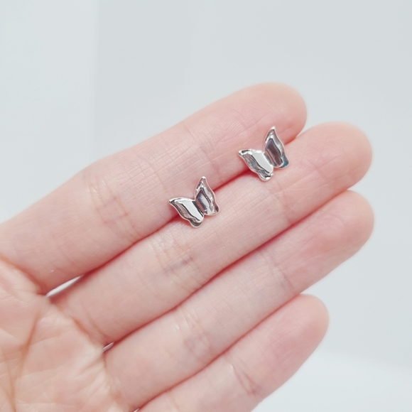 925 Sterling Silver butterfly stud earrings - Picture 2 of 2